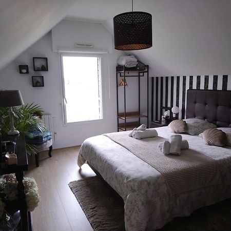 Bed and Breakfast Chez Helene Saint-Coulomb Exterior foto