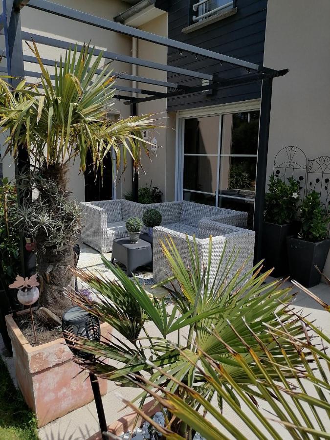 Bed and Breakfast Chez Helene Saint-Coulomb Exterior foto
