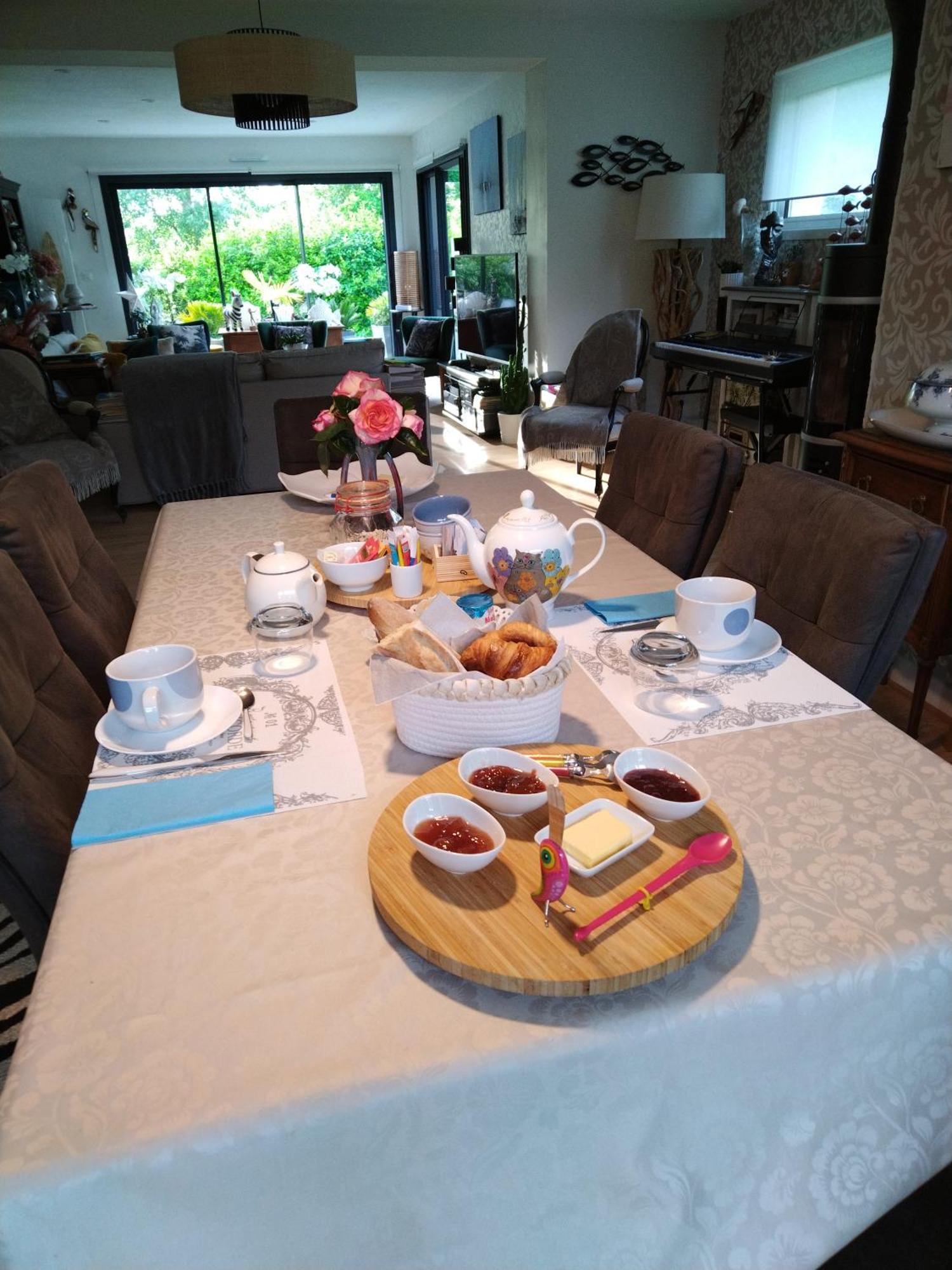 Bed and Breakfast Chez Helene Saint-Coulomb Exterior foto